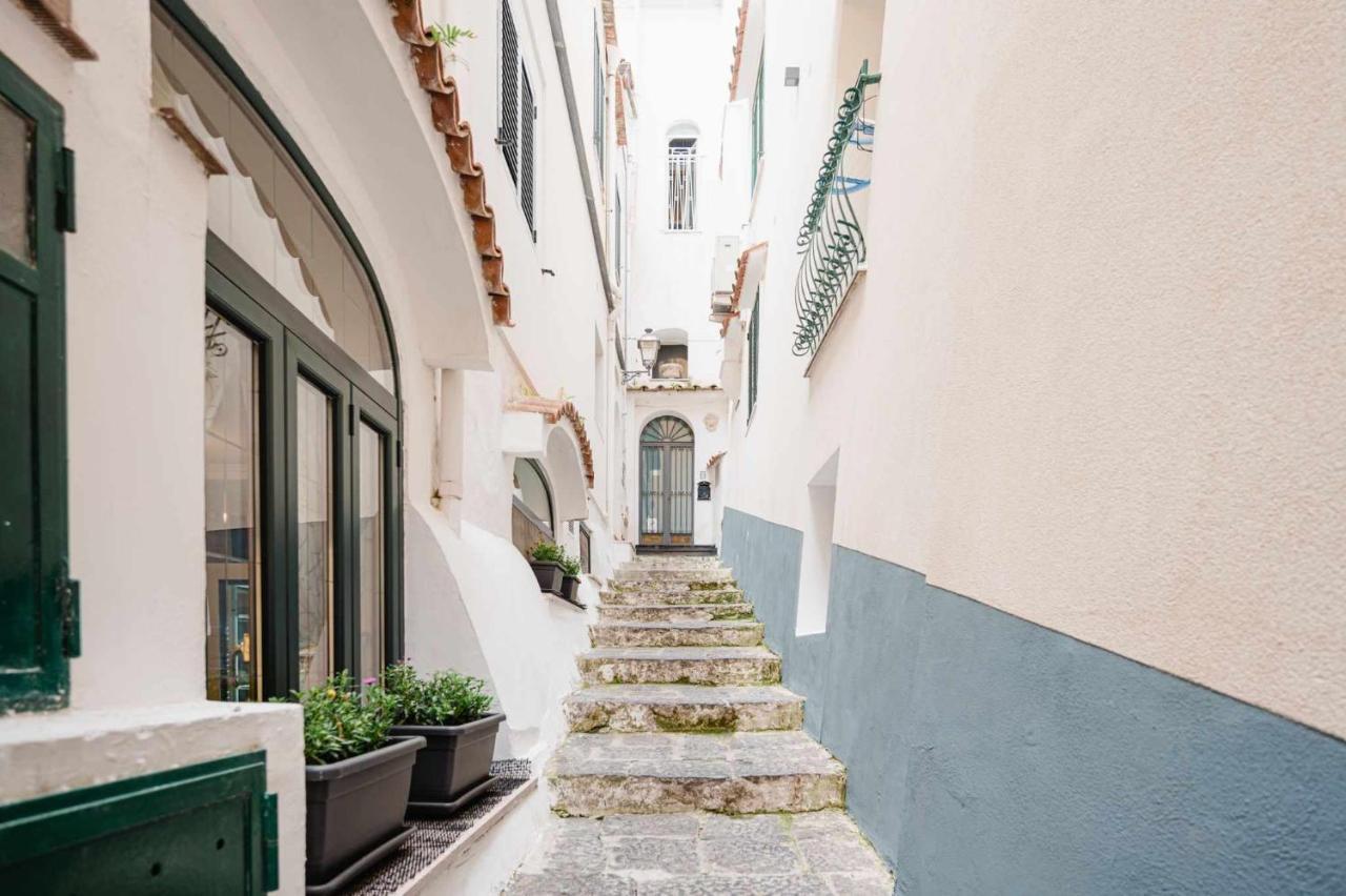 Апартаменты White Amalfi Centro Storico By Italianhost Экстерьер фото
